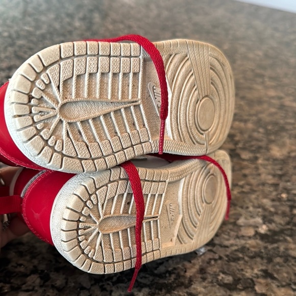 Nike air Jordan 1 retro Red and White High-Top Sneakers EUC 10C - Picture 9 of 11